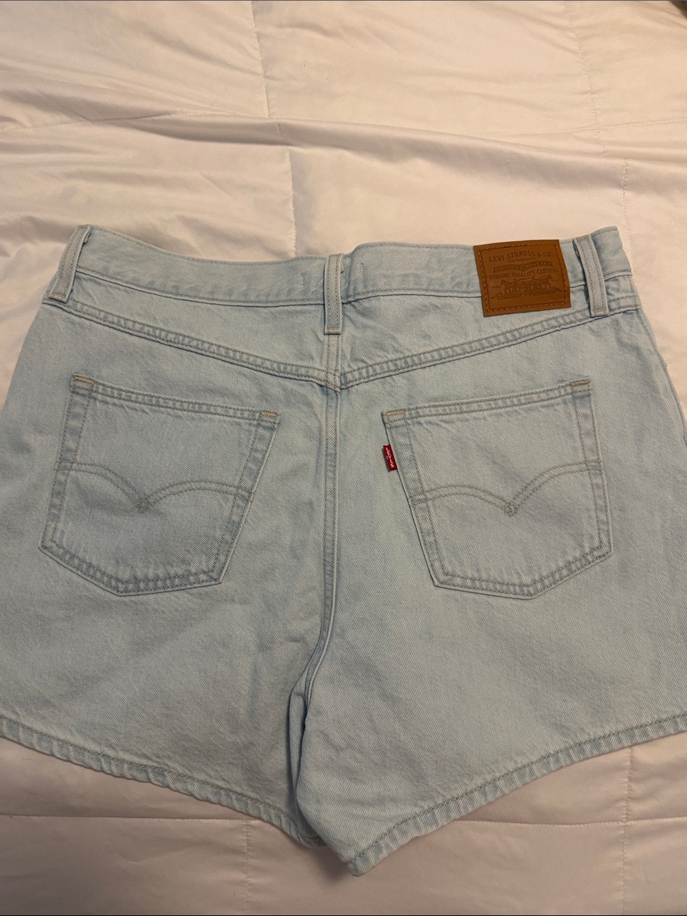 Levi's Light Wash 80s mom Shorts